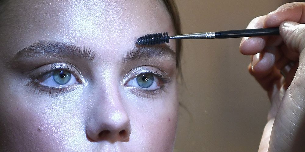 Exactement comment coiffer vos sourcils en fonction de votre visage
