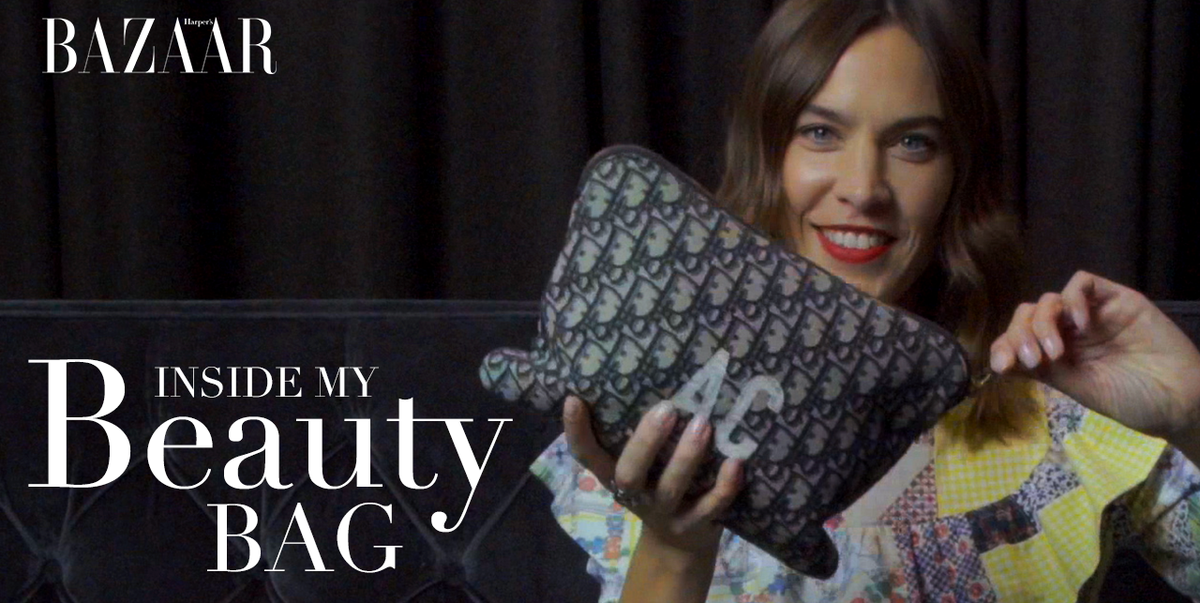 Alexa Chung sur le seul produit de maquillage qui "vous donne l'air moins fatigué"