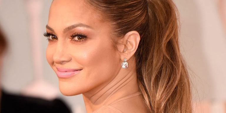 La manucure florale de Jennifer Lopez vous mettra dans l'ambiance du printemps