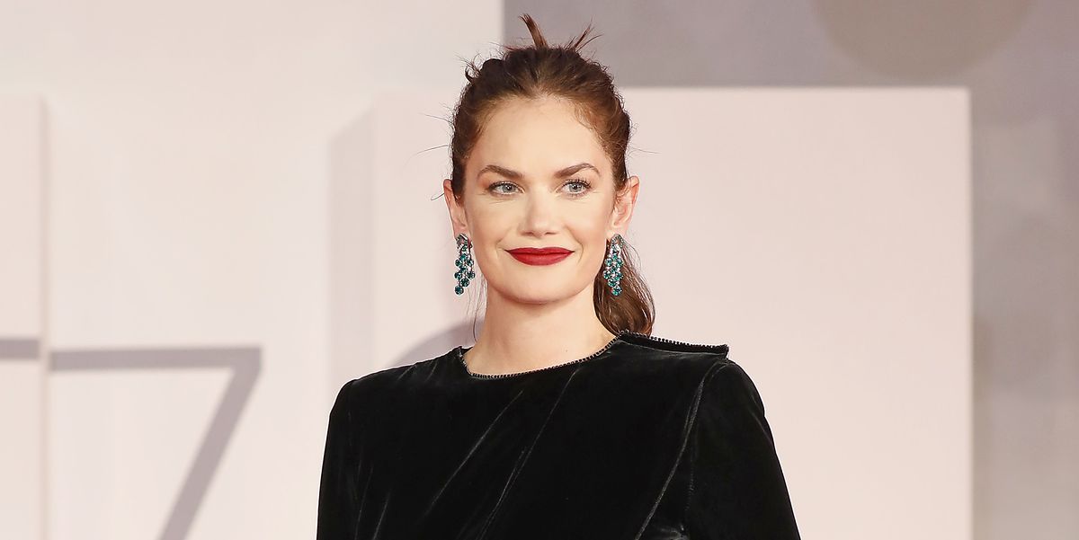 Ruth Wilson revient sur les tapis rouges de la vie réelle – et ramène un look beauté audacieux
