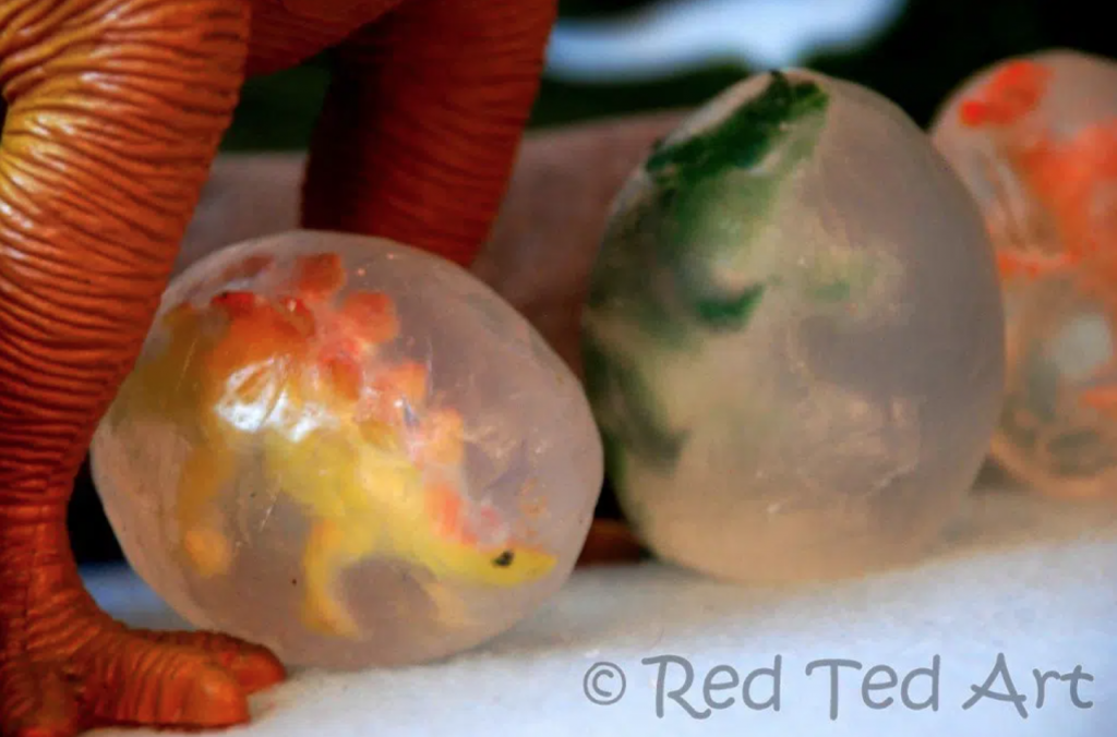 jouets de savon surprise de Red Ted Art