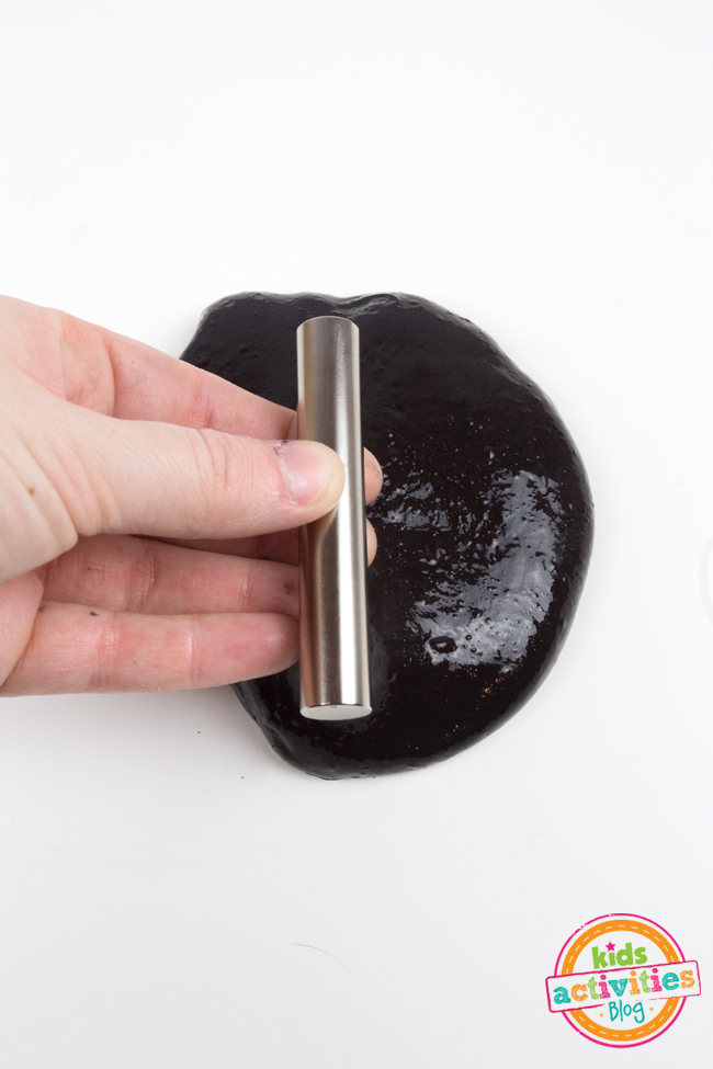Slime magnétique pour enfants avec un puissant aimant en néodyme