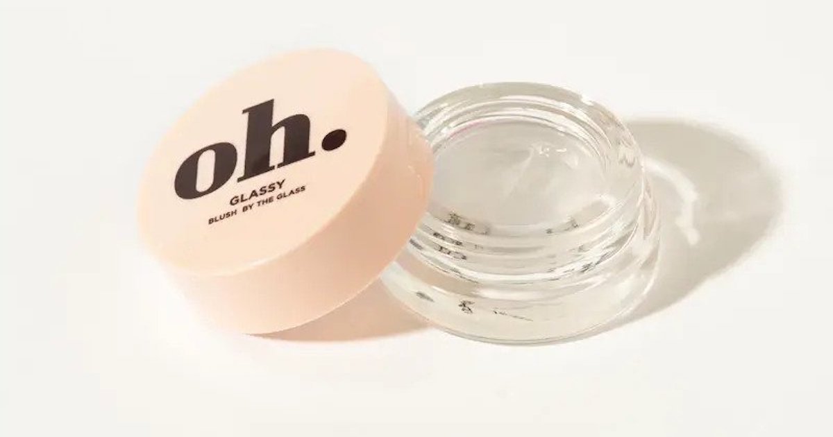 Ce fard à joues transparent vous donnera la peau rouge la plus flatteuse