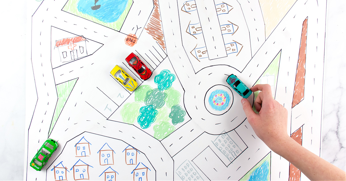 Faites de ce tapis de jeu de labyrinthe de voiture amusant avec des enfants