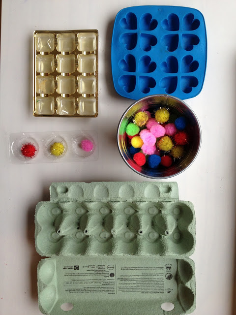 activité de pompons pour les tout-petits de l'arbre de l'imagination
