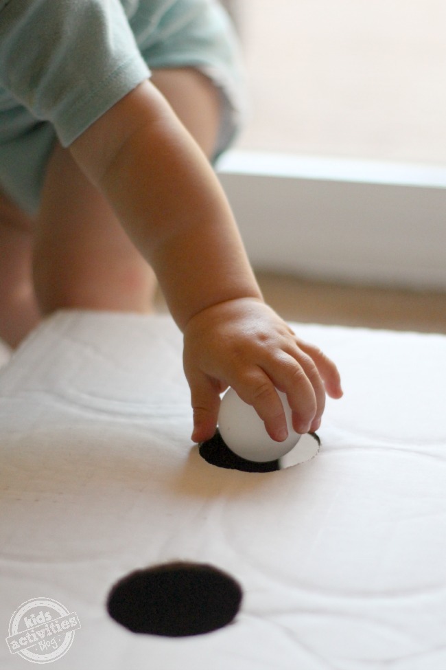 jeu de bébé simple du blog d'activités pour enfants