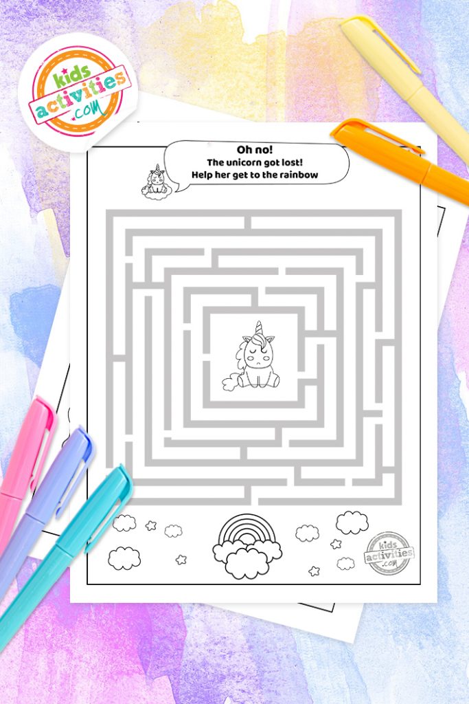 labyrinthe licorne pdf imprimable montré avec des marqueurs sur fond coloré - Kids Activities Blog