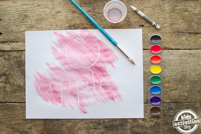Étape 2b - Art résistant à l'aquarelle pour les enfants - peinture à l'aquarelle sur tout le dessin au crayon