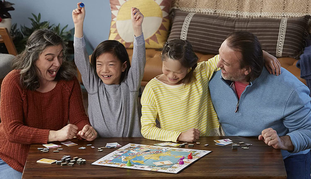 Remémorez-vous les vacances en famille avec ce nouveau monopole sur le thème du voyage
