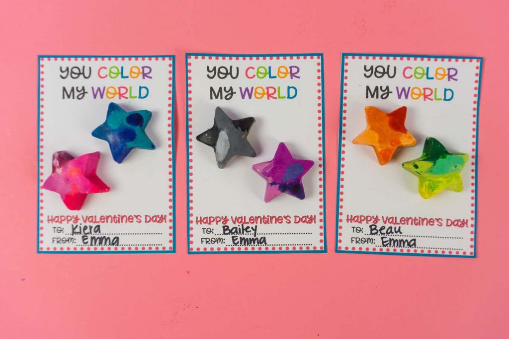Crayon imprimable Saint Valentin avec des crayons galaxie dessus.