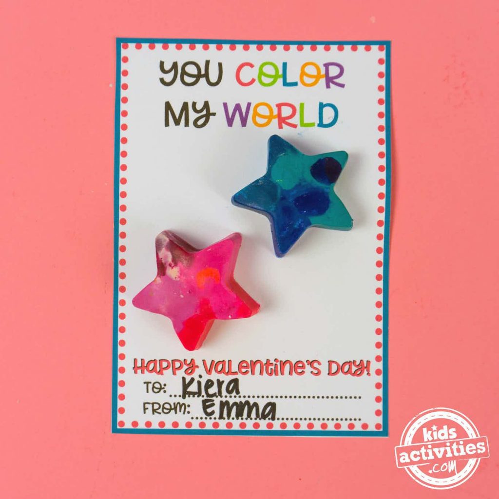 Crayon Valentine imprimable avec un crayon galaxie rose et un crayon galaxie bleu.
