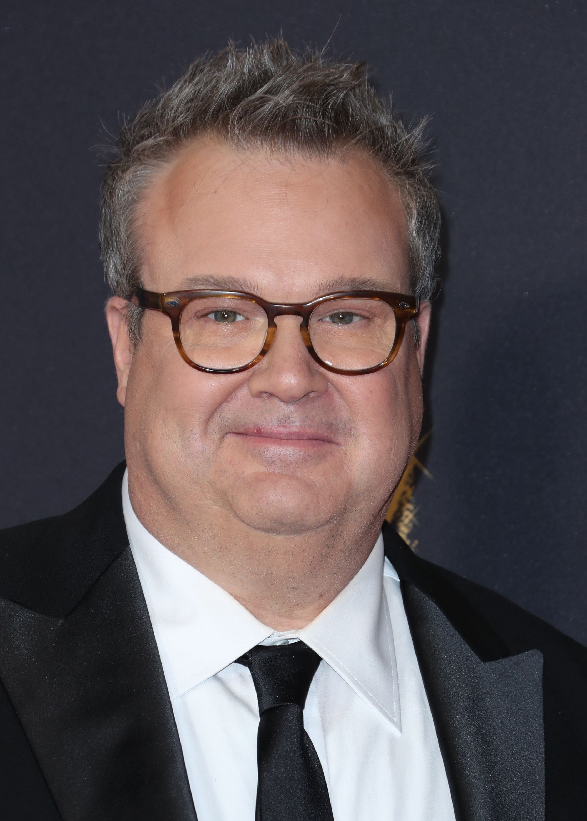 Eric Stonestreet avec une coupe de cheveux courte pour les gros hommes