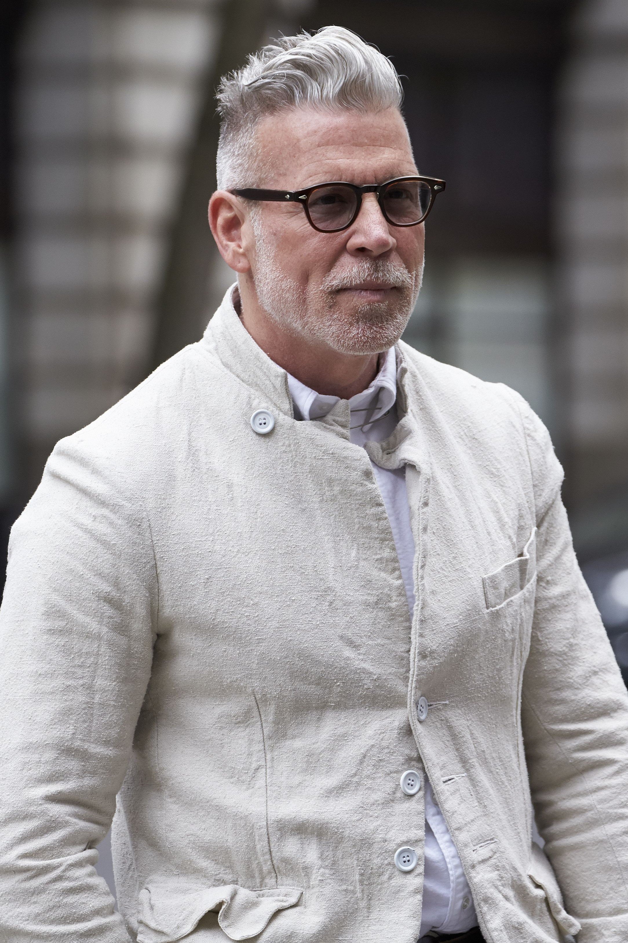 Nick Wooster avec coupe pompadour pour gros hommes