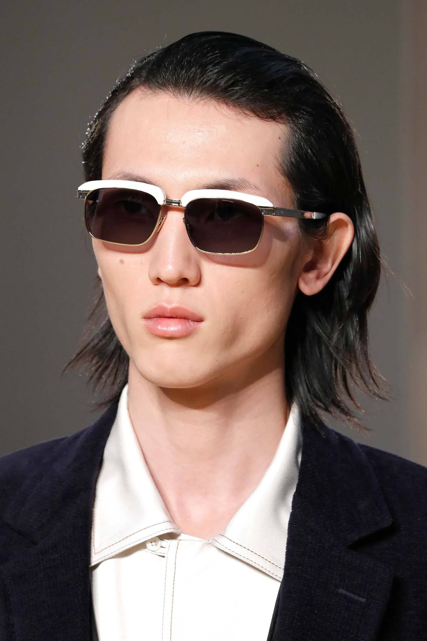 Modèle avec coupe coréenne pour homme en Salvatore Ferragamo FW 2020