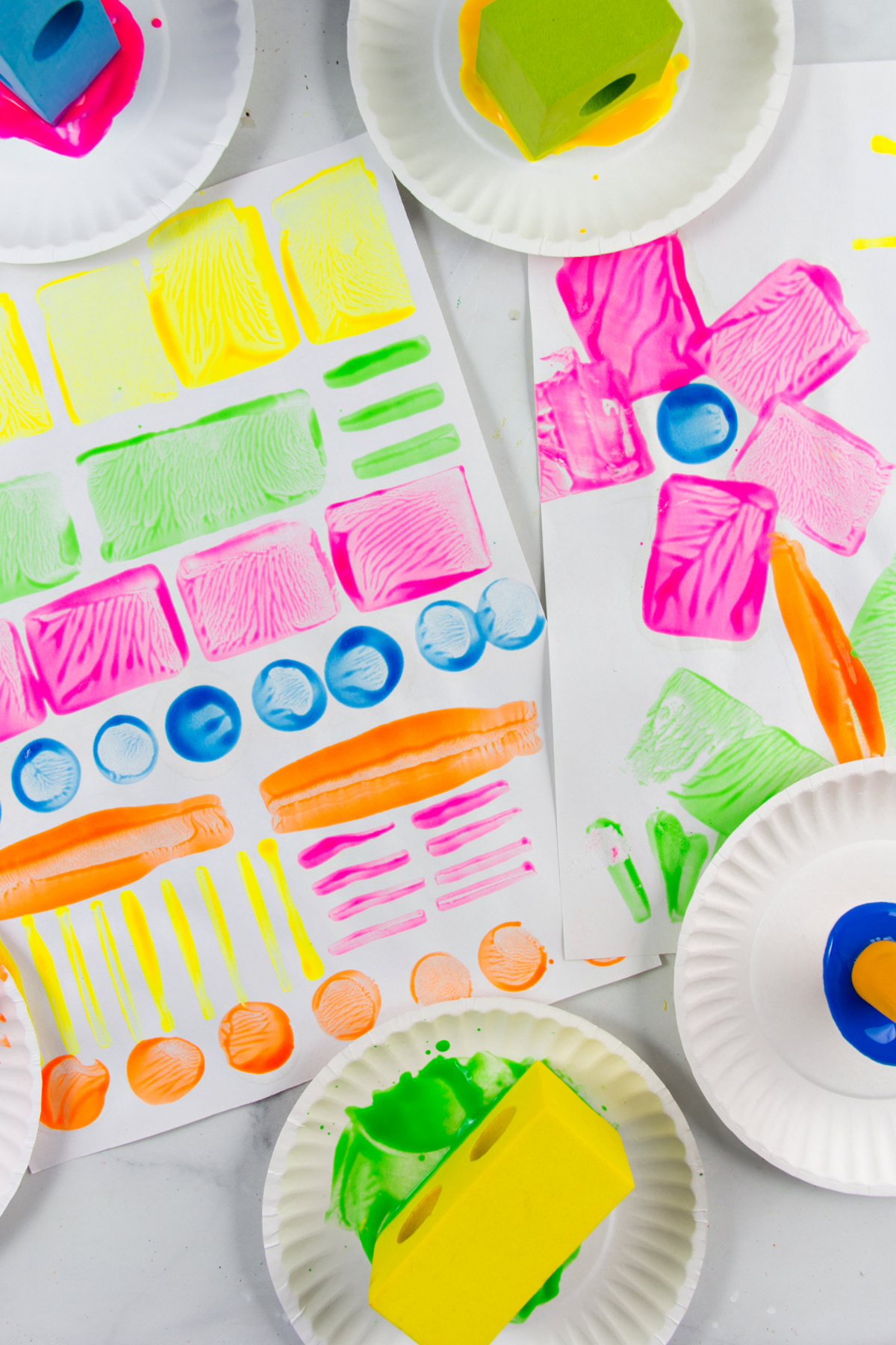 art fait avec des blocs et de la peinture
