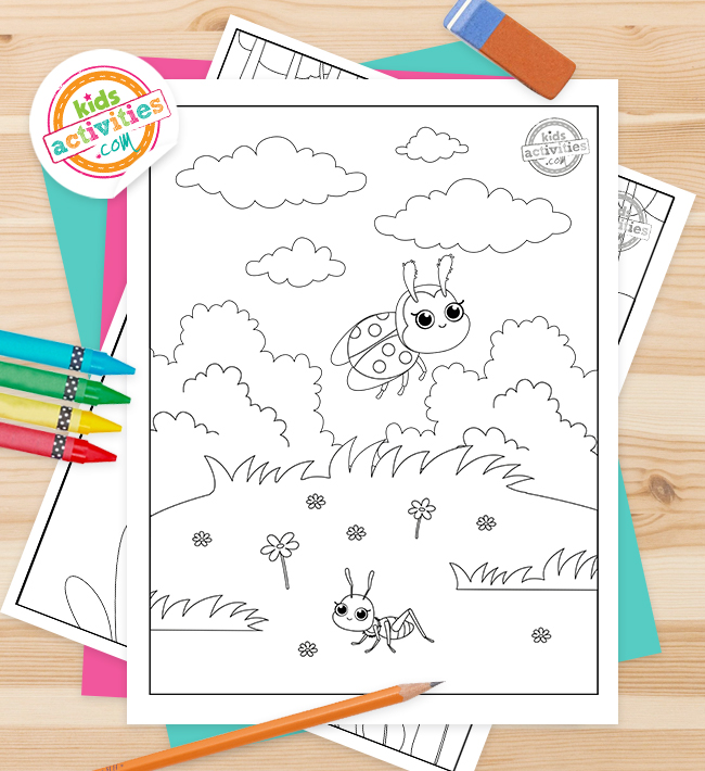Pages de coloriage d'insectes - Pages de coloriage d'insectes imprimées pdf empilées sur une table avec des fournitures de coloriage autour d'elles - Blog d'activités pour les enfants