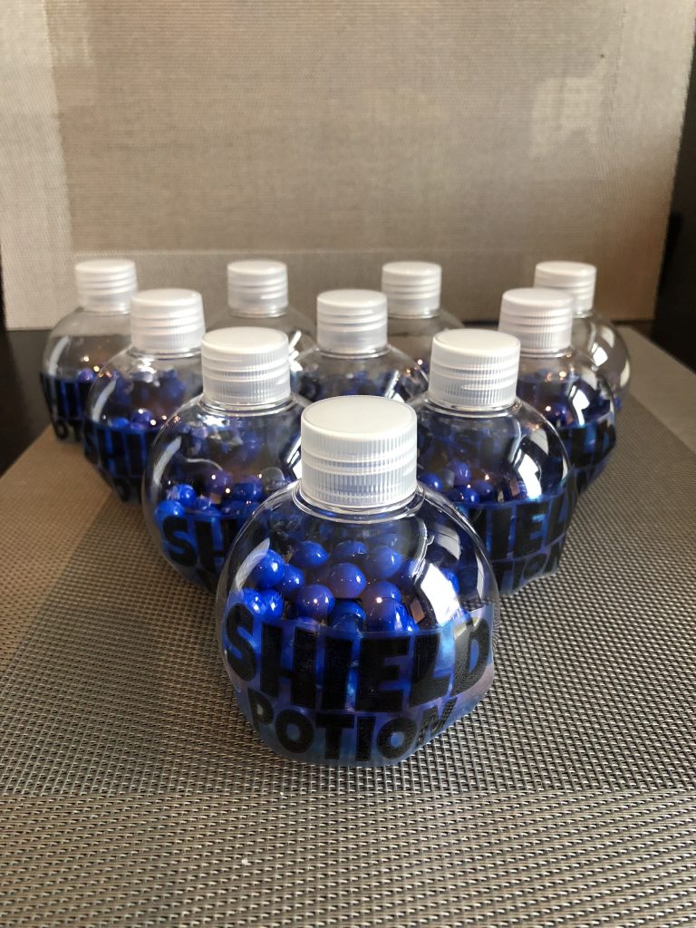 Bouclier Potion Party Favors rempli de bonbons bleus