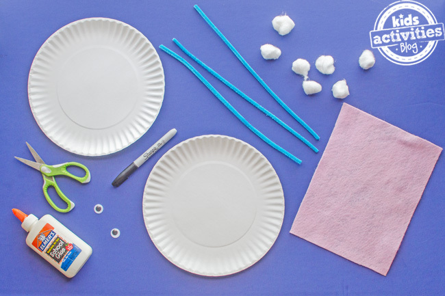 fournitures d'artisanat de lapin de Pâques en assiette en papier - colle, ciseaux, yeux écarquillés, 2 assiettes en papier, marqueur, cure-pipes, boules de coton et feutre rose