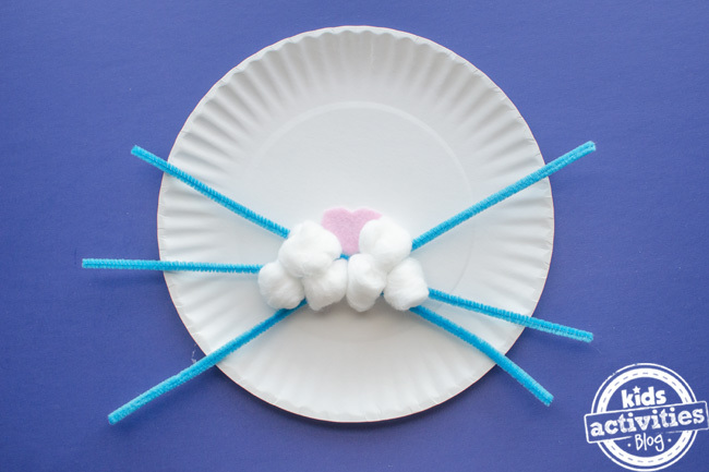 assiette en carton bricolage lapin de pâques - étape 6 - ajouter des boules de coton sur les moustaches