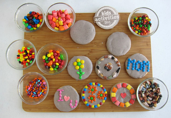 Biscuits aux pierres du jardin pour célébrer la fête des mères