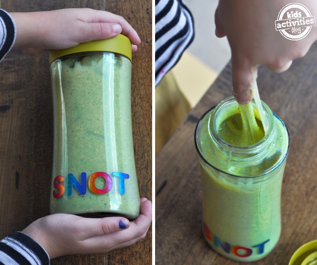 recette de slime facile en cadeau - offrez une morve de cadeau de farce - voici deux images de recette de slime facile emballées dans un récipient transparent avec le mot morve.