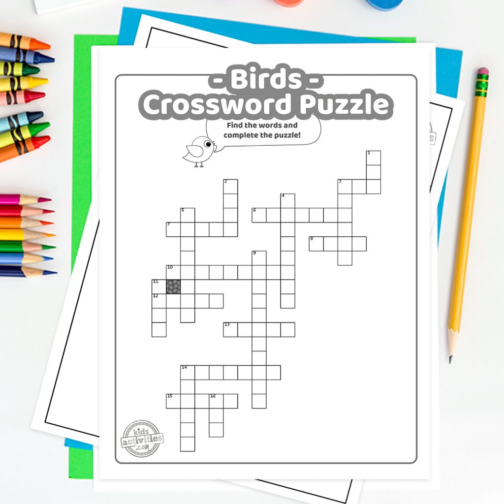 Mots croisés imprimables gratuits pour les enfants version pdf affichée à côté d'un crayon