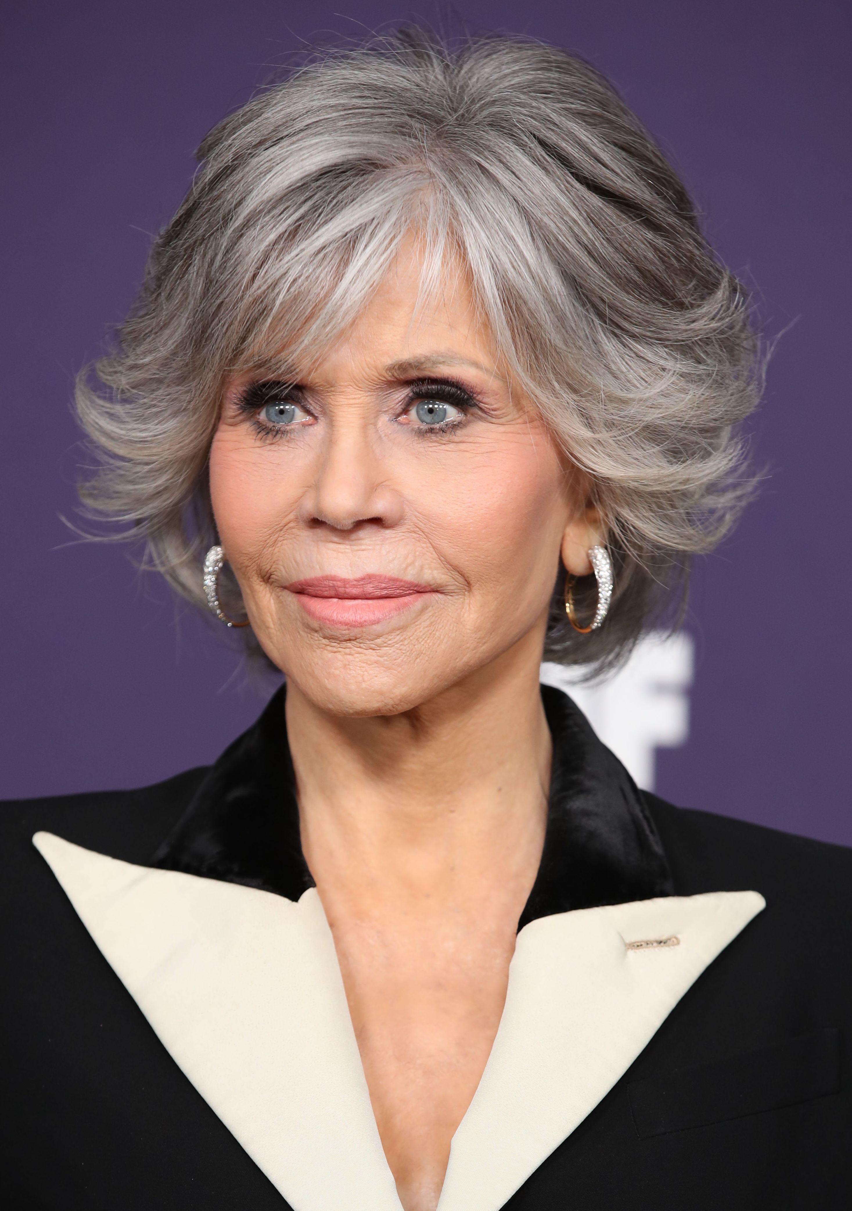 Jane Fonda avec coupe pour les femmes de plus de 50 ans