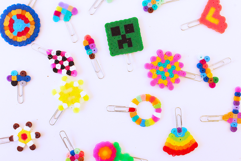 L'idée d'artisanat de marque-page en perles Perler pour les enfants utilise des idées de perles perler régulières et les transforme en marque-pages de Babble Dabble Do