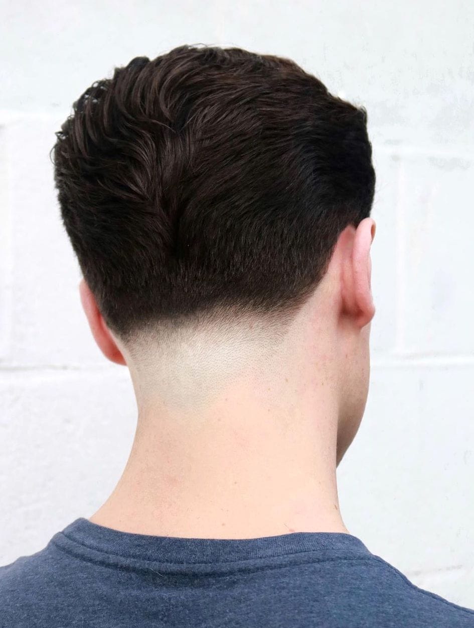 Coupe fuselée pour homme