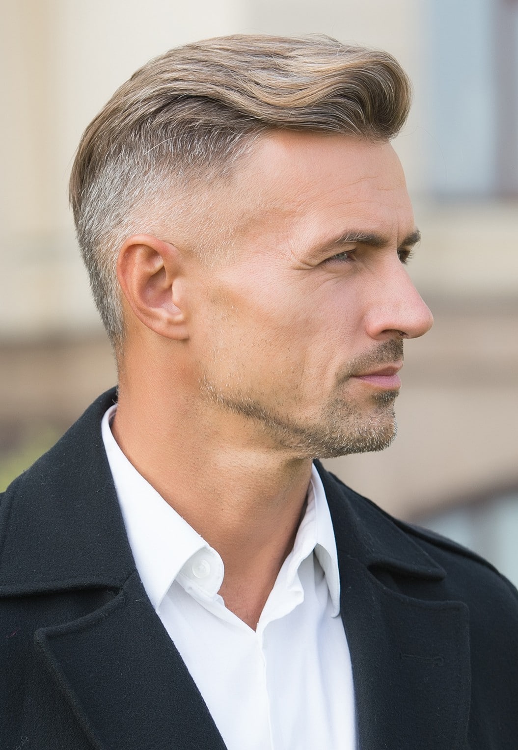 Décoloration de la peau coupée pour les cheveux raides