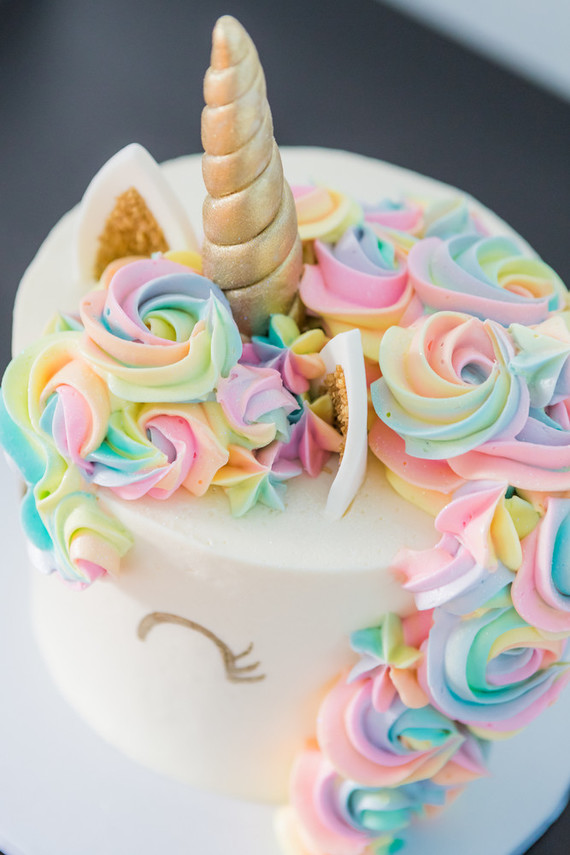 gâteau licorne montré d'en haut