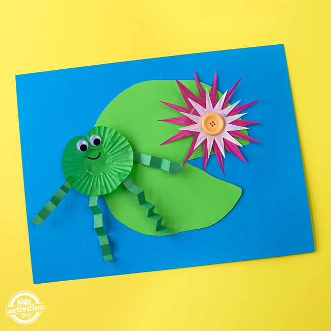 Cupcake Liner Frog Craft 4 - Ajoutez tout à votre nénuphar !