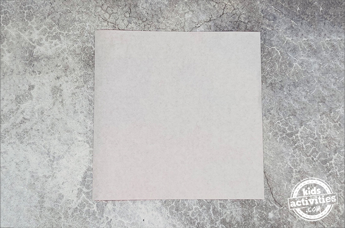 L’image montre une feuille d’origami pour un métier de bas d’origami. - Blog d'activités pour enfants