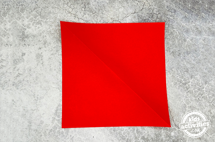 Bas en origami - étape 2 - Kids Activities Blog