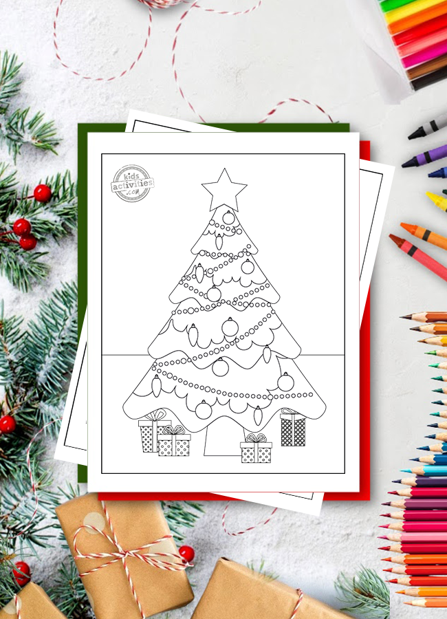 Coloriages gratuits de sapin de Noël - Blog d'activités pour enfants - Sapin de Noël avec étoile et cadeaux montrés