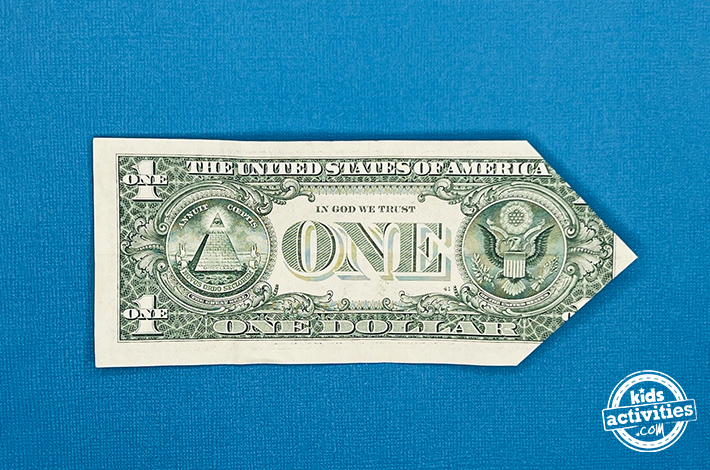Poisson origami en forme de billet d'un dollar - étape 3 - retournez-le de l'autre côté