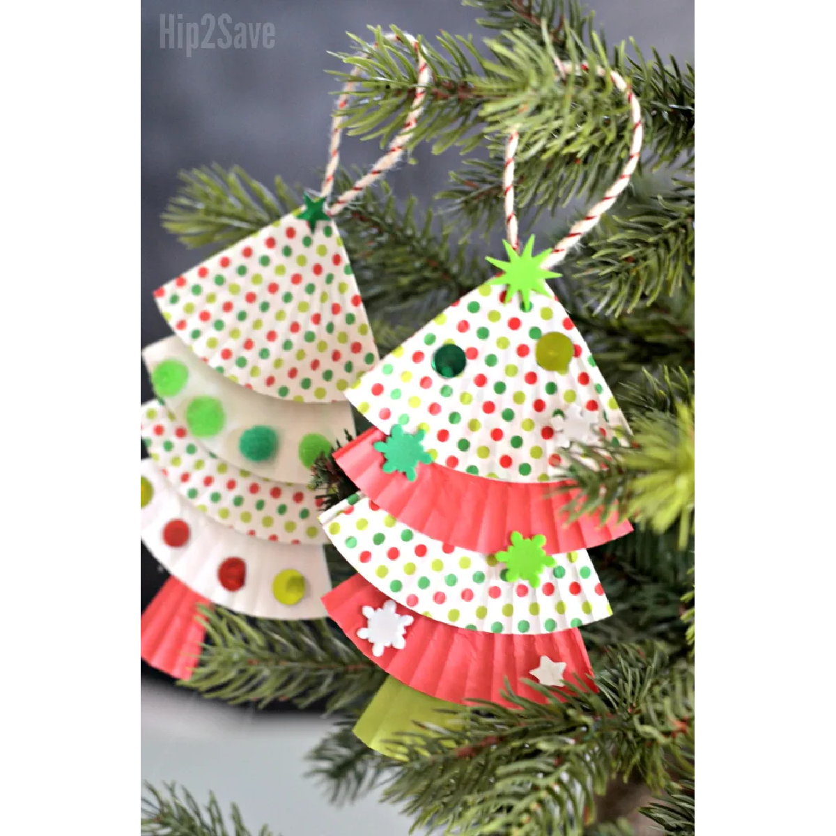 doublures de cupcakes de Noël - arbres de doublures de cupcakes avec pompons - blog d'activités pour enfants