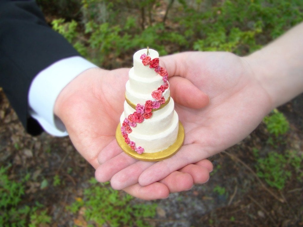 Comment transformer votre gâteau de mariage en ornement