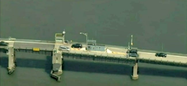 Family Jumps Drawbridge – capture d'écran de voitures sur le pont-levis