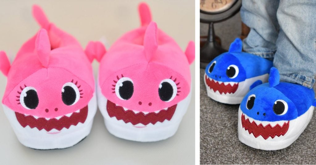 Cartes de Saint-Valentin Baby Shark - Chaussons Baby Shark roses et bleus - Blog d'activités pour enfants