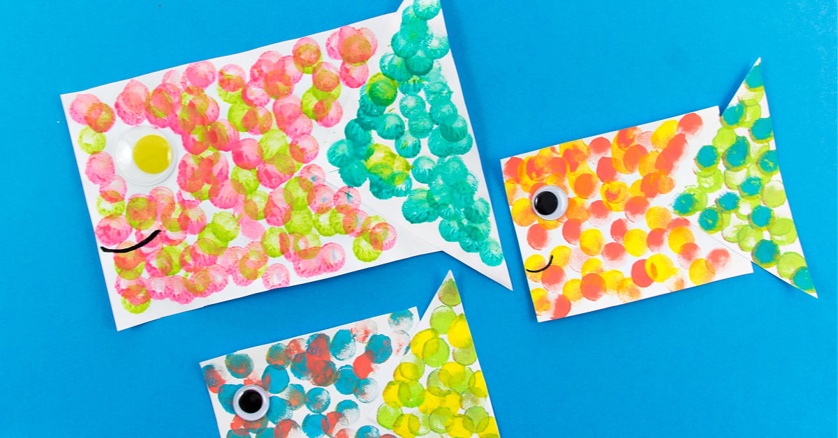 Un artisanat de poisson en papier coloré pour les enfants d'âge préscolaire