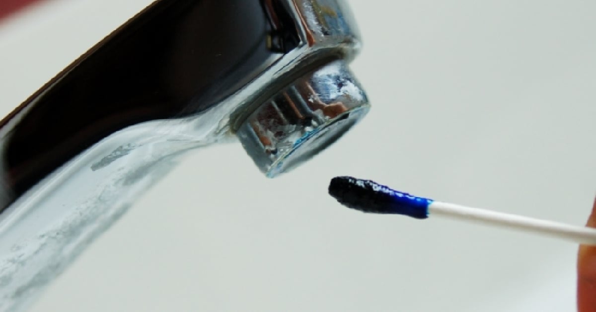 Blague bleue idiote à l’eau de bain pour les enfants