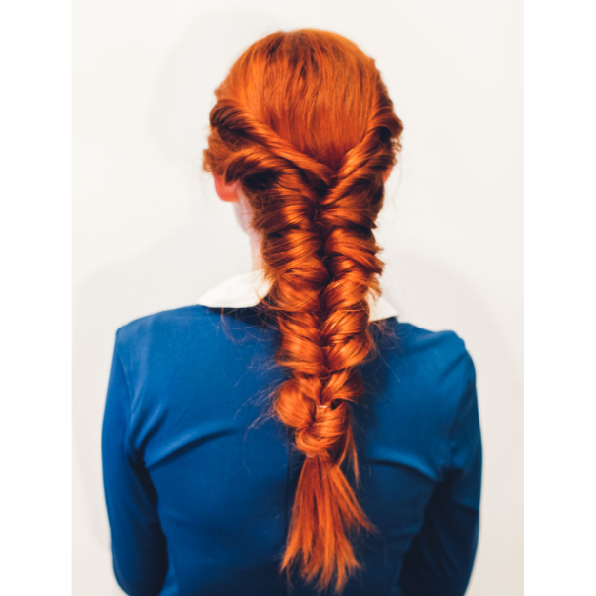 Cheveux du jour de la photo - tresse en queue de poisson portée par la tête rouge - blog d'activités pour les enfants