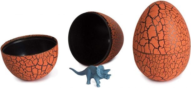 Les œufs de dinosaures éclosent pour donner naissance à de petites figurines de dinosaures - Option œuf de Pâques
