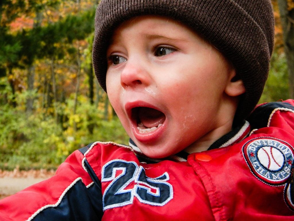 Enfant faisant une crise de colère