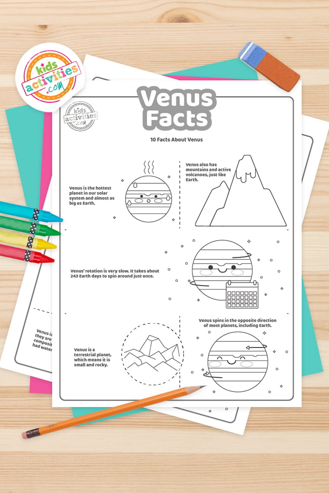 Faits amusants imprimés sur les fichiers PDF de Vénus empilés sur une table en bois entourés d'un crayon et de crayons de couleur - Kids Activities Blog