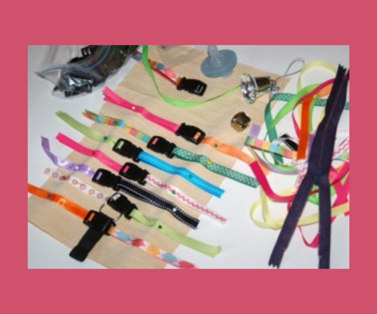 Fournitures de jouets à boucles – tissu, boucles, rubans et fil – blog d'activités pour enfants