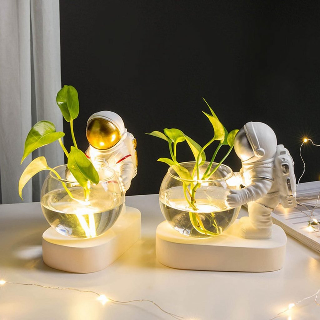 2 vases à fleurs lumineux, espace thématique illustré avec des plantes