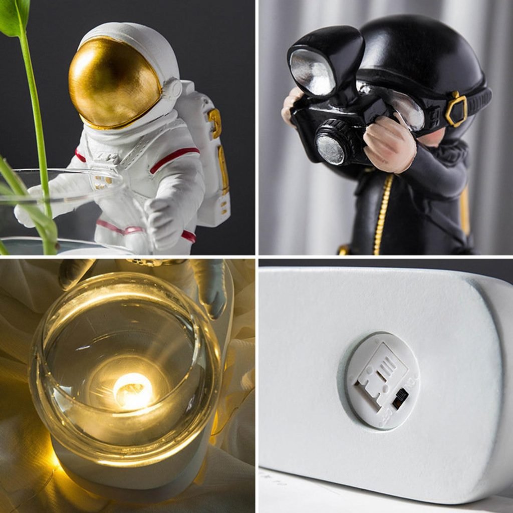 Détails du vase spatial montrés dans un collage : astronaute doré, plongeur, lumière sous le vase et support de batterie