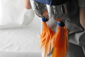Étape 8 – Comment fabriquer un jetpack – Artisanat recyclé amusant pour les enfants : Fabriquez un jetpack !